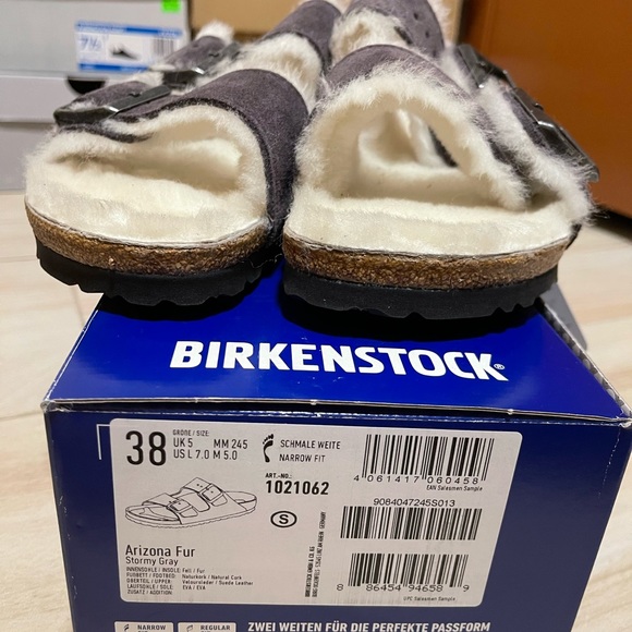 NEW WITHOUT BOX- Birkenstock Arizona Fur in Stormy Gray - Size 7 - Picture 5 of 6